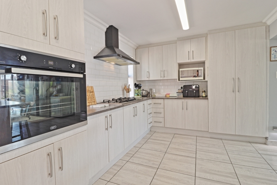 3 Bedroom Property for Sale in Hartenbos Central Western Cape